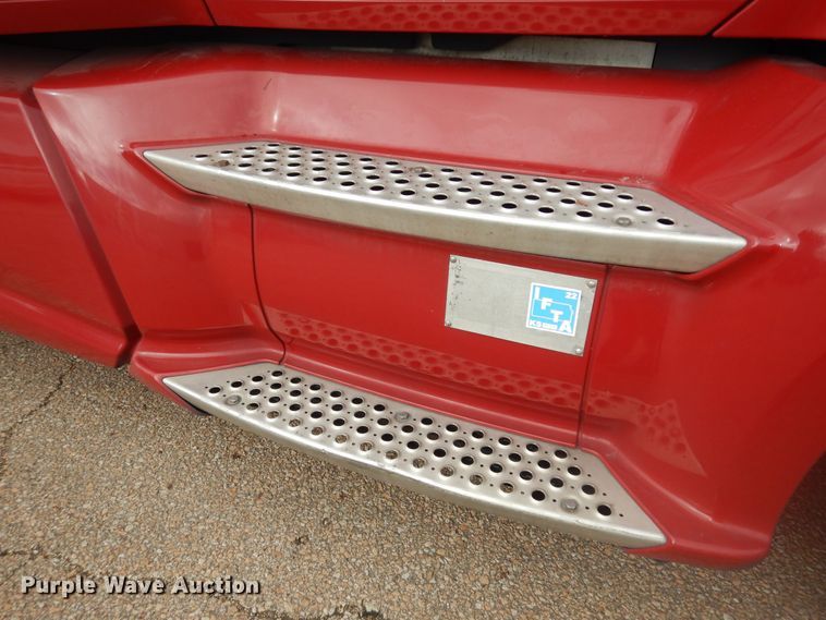 image for item DI6852 2014 Kenworth T680  semi truck