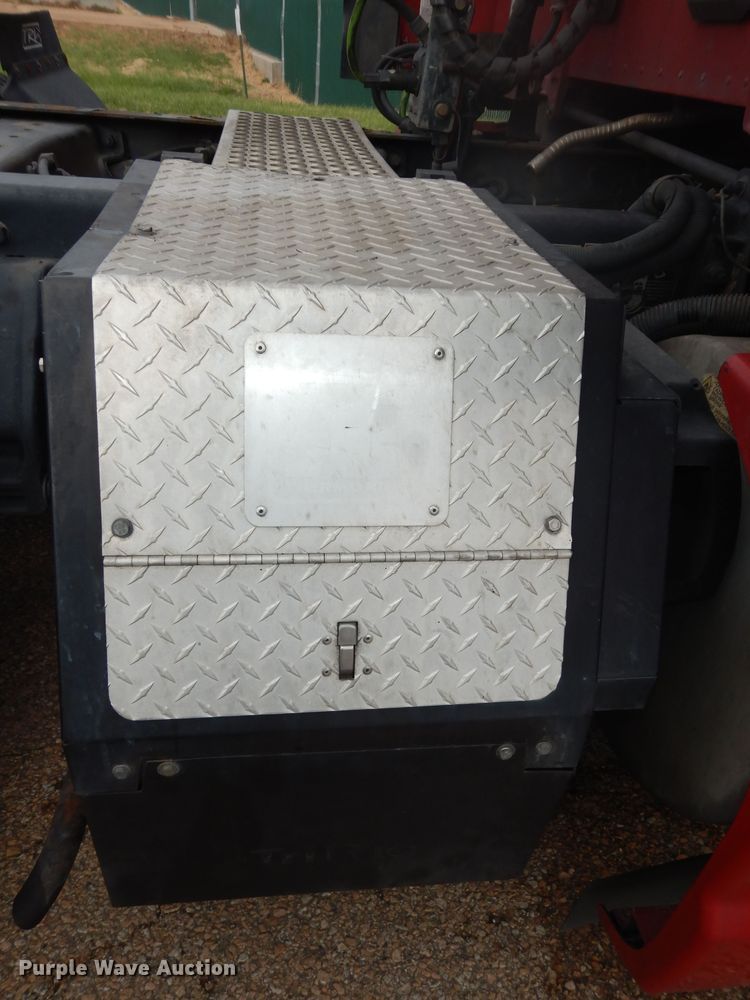 image for item DI6852 2014 Kenworth T680  semi truck