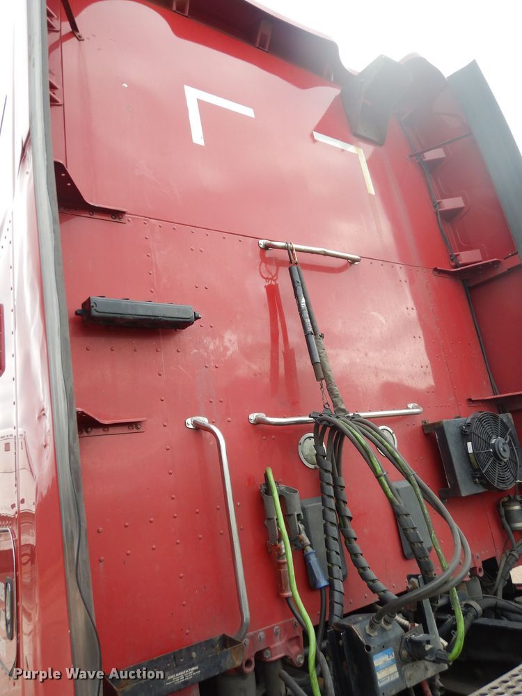 image for item DI6852 2014 Kenworth T680  semi truck