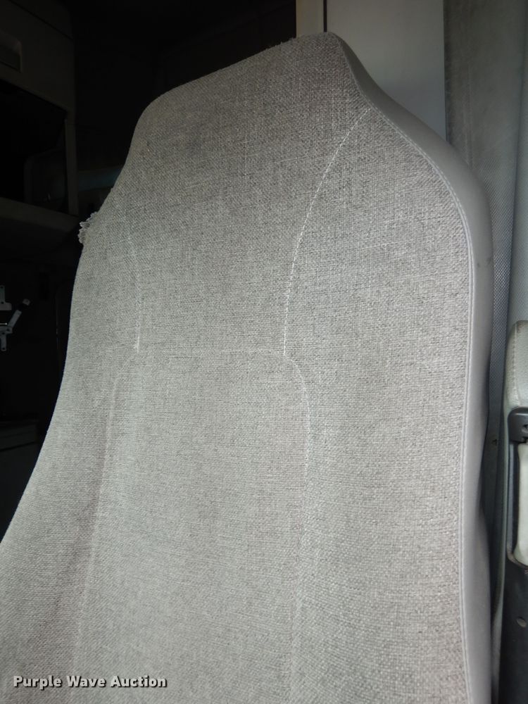 image for item DI6852 2014 Kenworth T680  semi truck