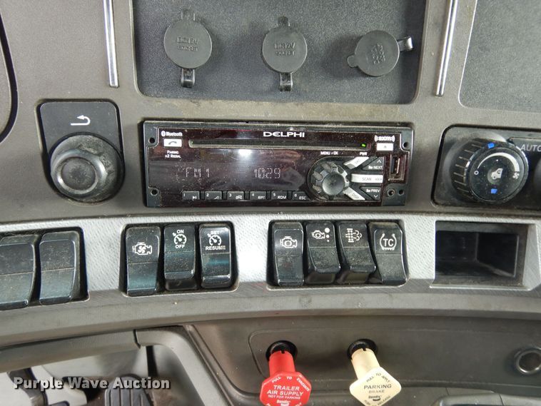 image for item DI6852 2014 Kenworth T680  semi truck