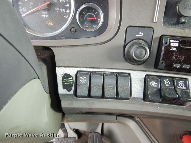 image for item DI6852 2014 Kenworth T680  semi truck