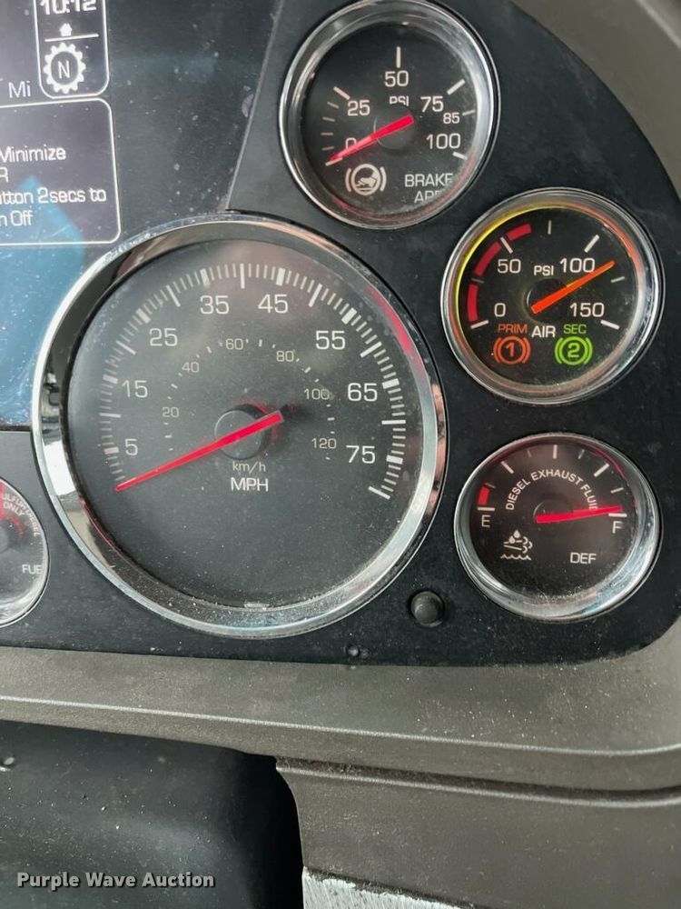 image for item DI6852 2014 Kenworth T680  semi truck