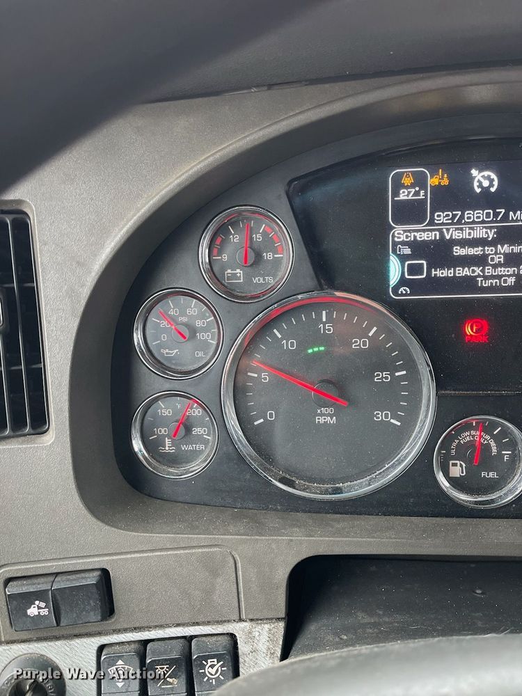 image for item DI6852 2014 Kenworth T680  semi truck