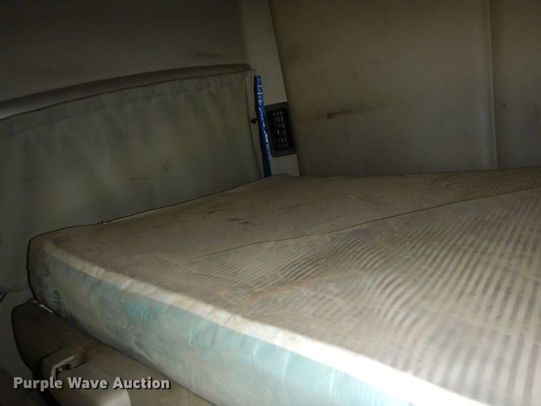 image for item DI6852 2014 Kenworth T680  semi truck