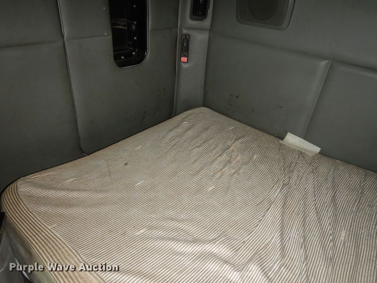 image for item DI6852 2014 Kenworth T680  semi truck