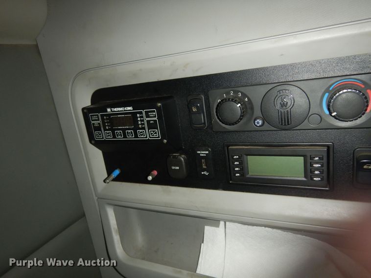 image for item DI6852 2014 Kenworth T680  semi truck