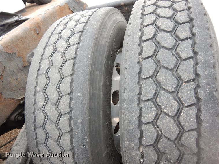 image for item DI6852 2014 Kenworth T680  semi truck