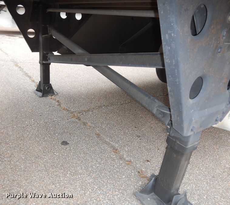 image for item DI6856 2004 Utility VS2RA  refrigerated van trailer