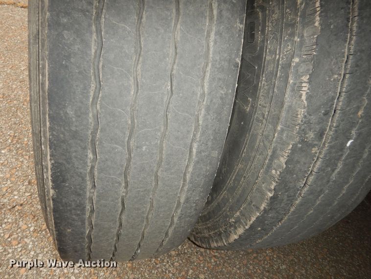 image for item DI6856 2004 Utility VS2RA  refrigerated van trailer