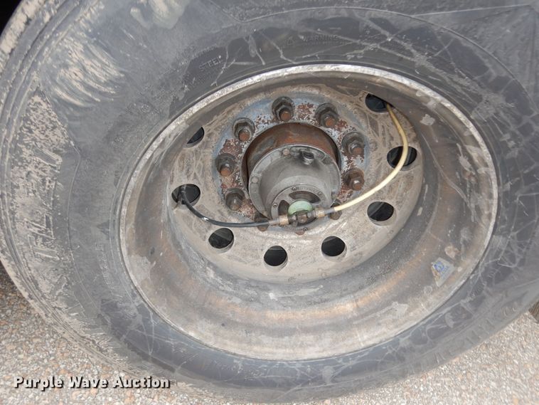 image for item DI6856 2004 Utility VS2RA  refrigerated van trailer