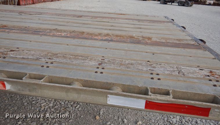 image for item DK2043 1998 Fontaine  flatbed trailer