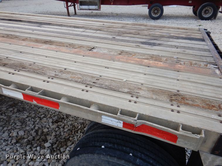 image for item DK2043 1998 Fontaine  flatbed trailer
