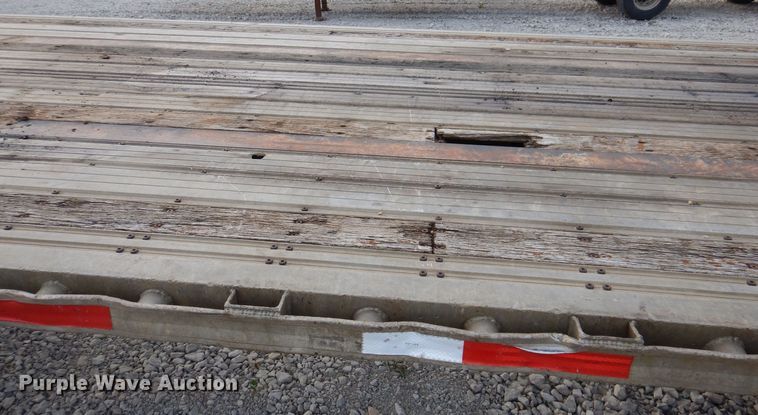 image for item DK2043 1998 Fontaine  flatbed trailer