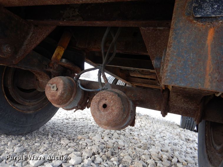 image for item DK2043 1998 Fontaine  flatbed trailer