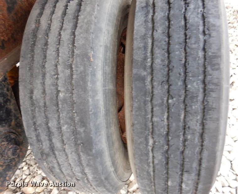 image for item DK2043 1998 Fontaine  flatbed trailer