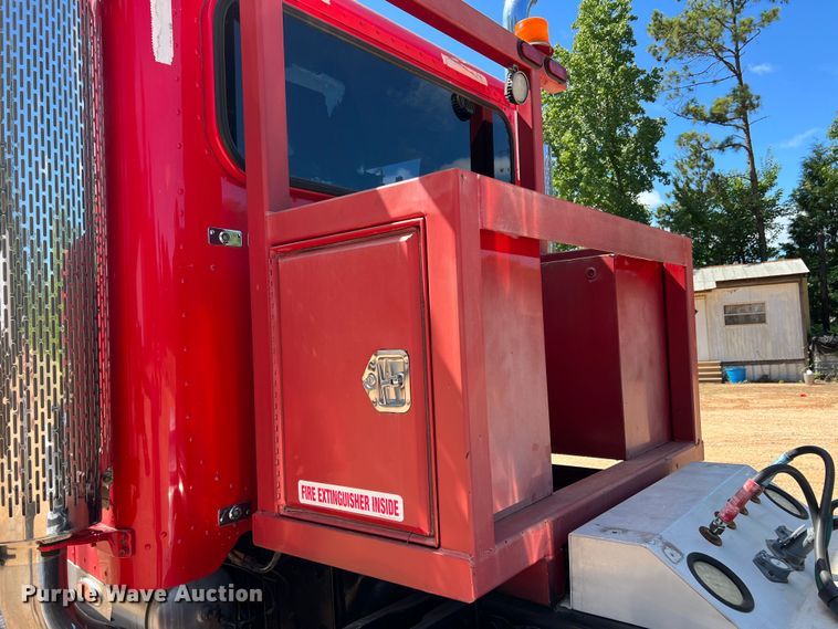 image for item DK6994 2006 Peterbilt 379  semi truck