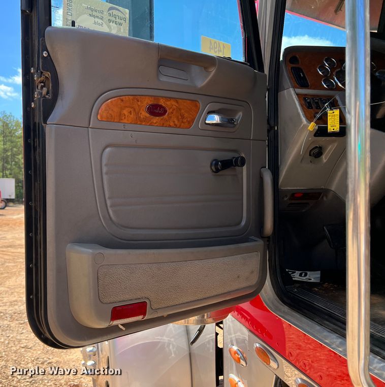 image for item DK6994 2006 Peterbilt 379  semi truck