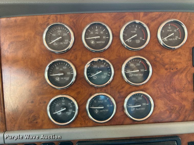 image for item DK6994 2006 Peterbilt 379  semi truck