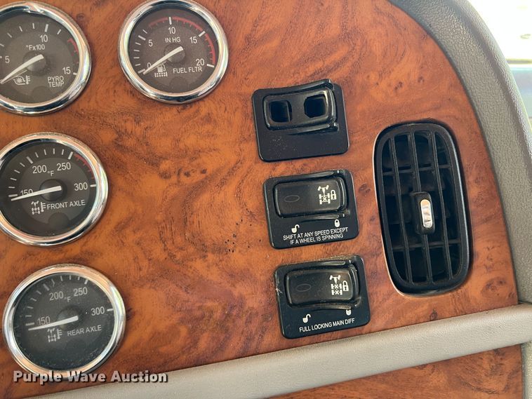 image for item DK6994 2006 Peterbilt 379  semi truck