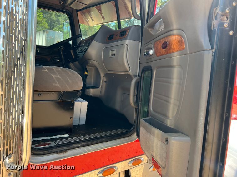 image for item DK6994 2006 Peterbilt 379  semi truck