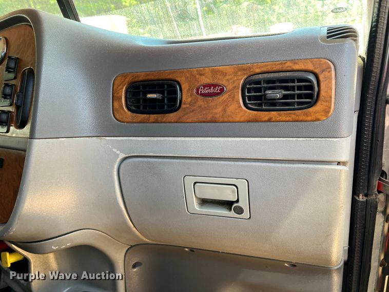 image for item DK6994 2006 Peterbilt 379  semi truck