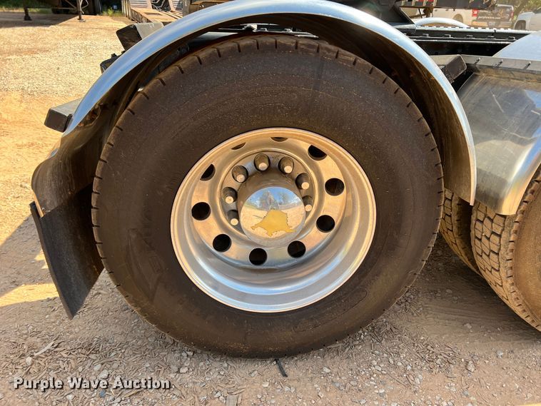 image for item DK6994 2006 Peterbilt 379  semi truck