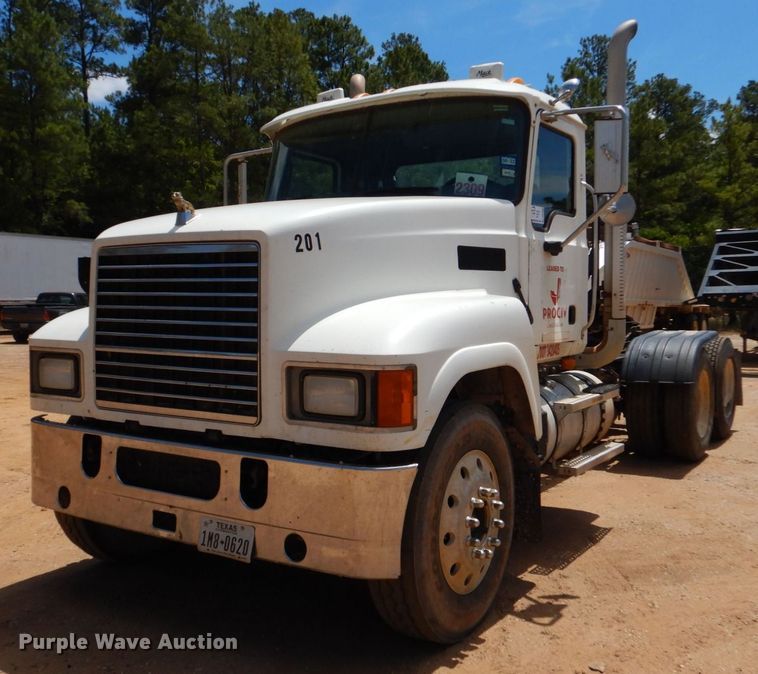 image for item DK6999 2010 Mack CHU613  semi truck