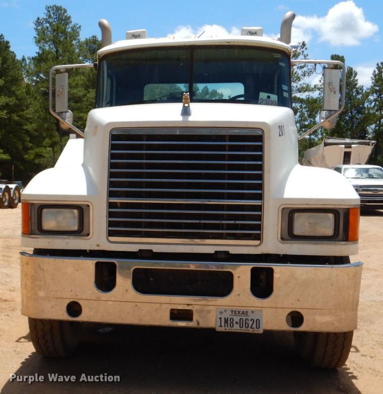 image for item DK6999 2010 Mack CHU613  semi truck