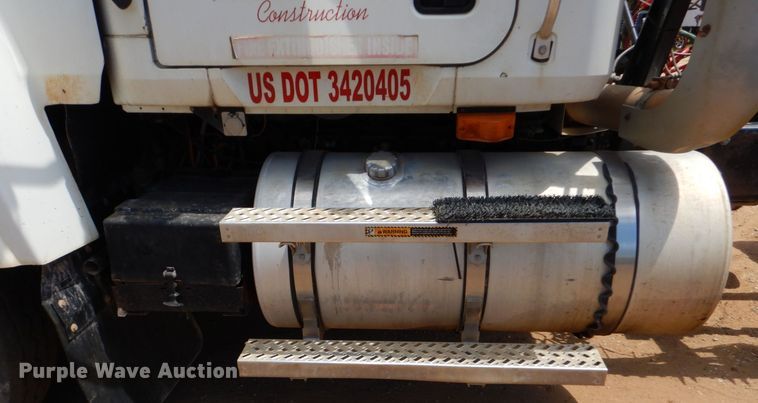 image for item DK6999 2010 Mack CHU613  semi truck