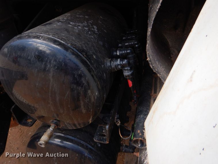 image for item DK6999 2010 Mack CHU613  semi truck