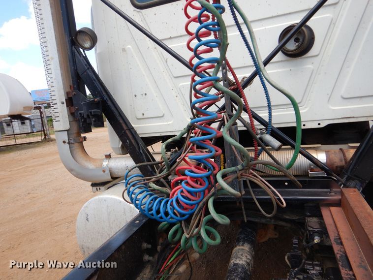 image for item DK6999 2010 Mack CHU613  semi truck