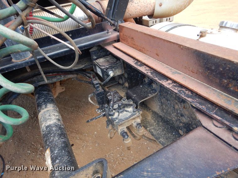 image for item DK6999 2010 Mack CHU613  semi truck