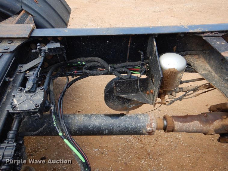 image for item DK6999 2010 Mack CHU613  semi truck