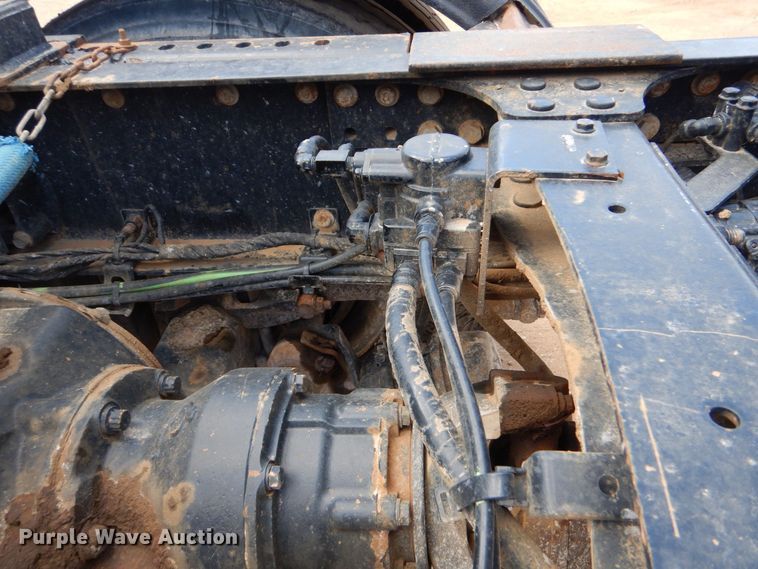 image for item DK6999 2010 Mack CHU613  semi truck