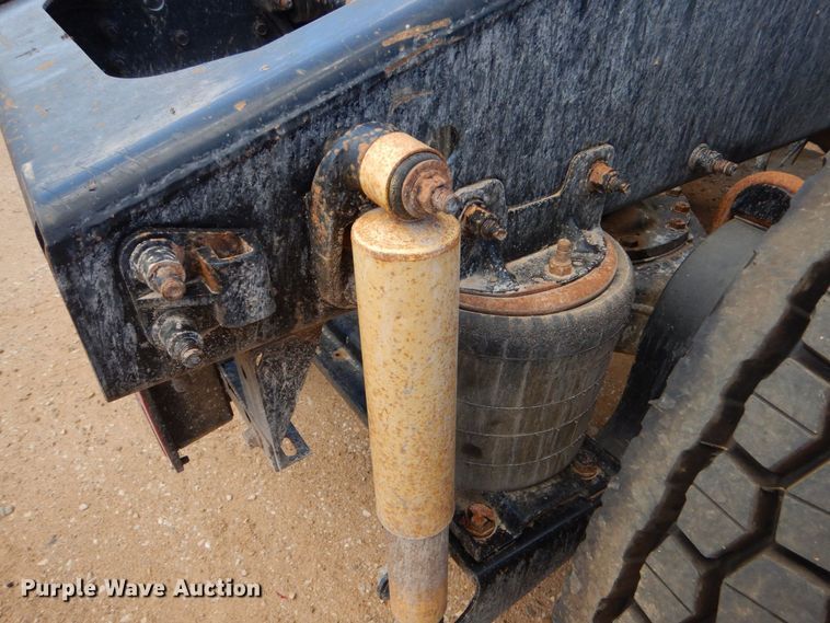 image for item DK6999 2010 Mack CHU613  semi truck