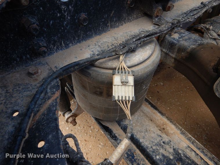 image for item DK6999 2010 Mack CHU613  semi truck