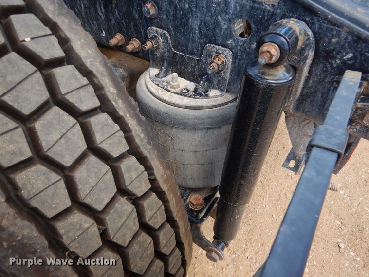 image for item DK6999 2010 Mack CHU613  semi truck