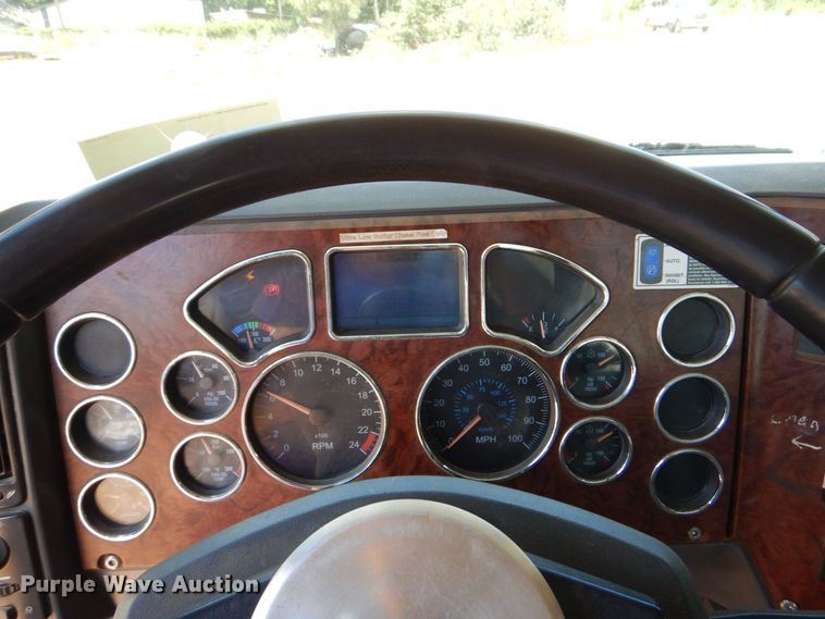 image for item DK6999 2010 Mack CHU613  semi truck