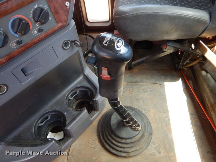 image for item DK6999 2010 Mack CHU613  semi truck