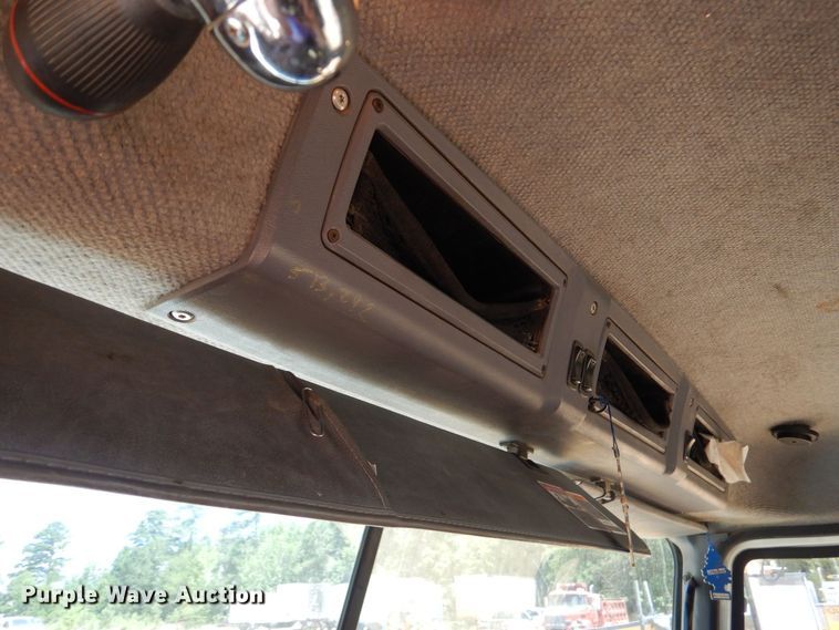 image for item DK6999 2010 Mack CHU613  semi truck