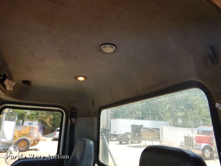 image for item DK6999 2010 Mack CHU613  semi truck