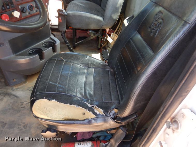 image for item DK6999 2010 Mack CHU613  semi truck