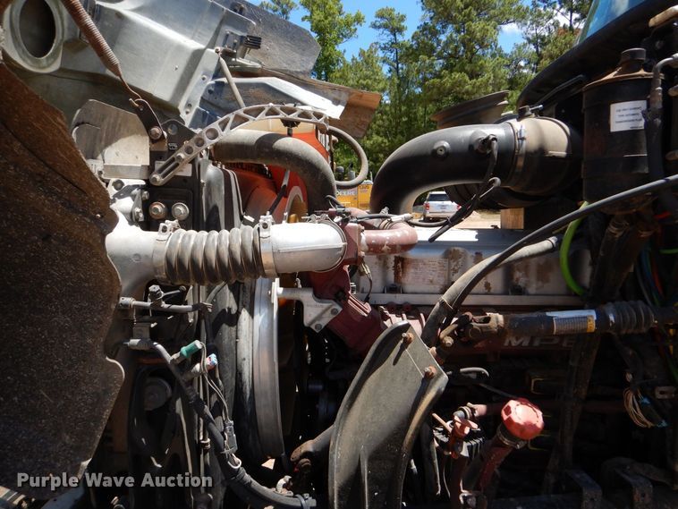 image for item DK6999 2010 Mack CHU613  semi truck