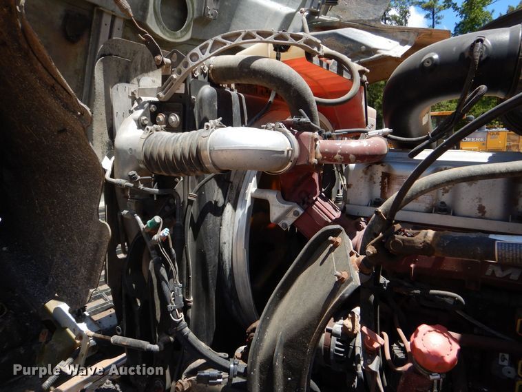 image for item DK6999 2010 Mack CHU613  semi truck