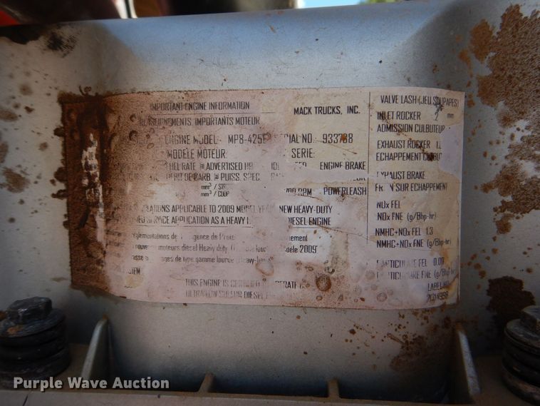 image for item DK6999 2010 Mack CHU613  semi truck