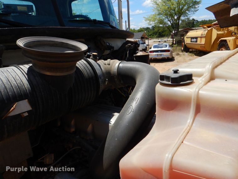 image for item DK6999 2010 Mack CHU613  semi truck