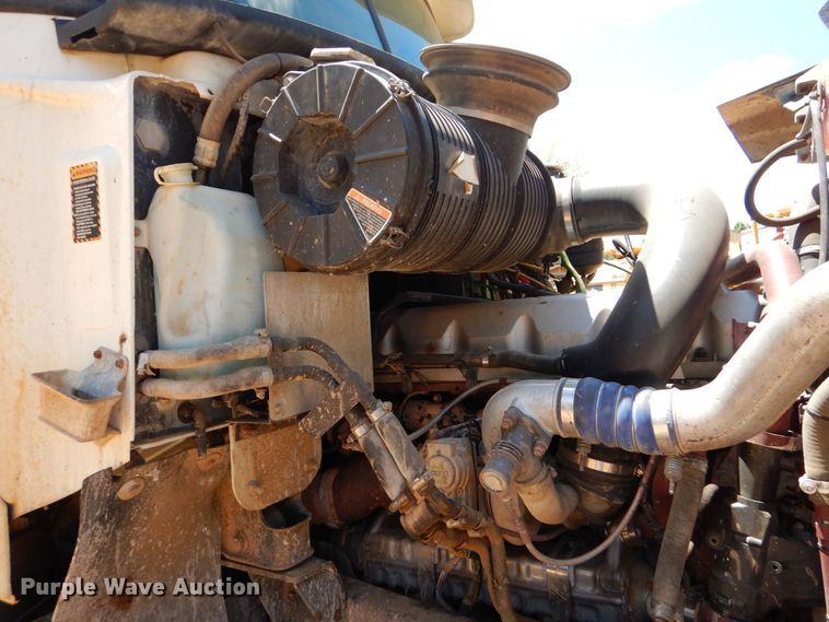 image for item DK6999 2010 Mack CHU613  semi truck