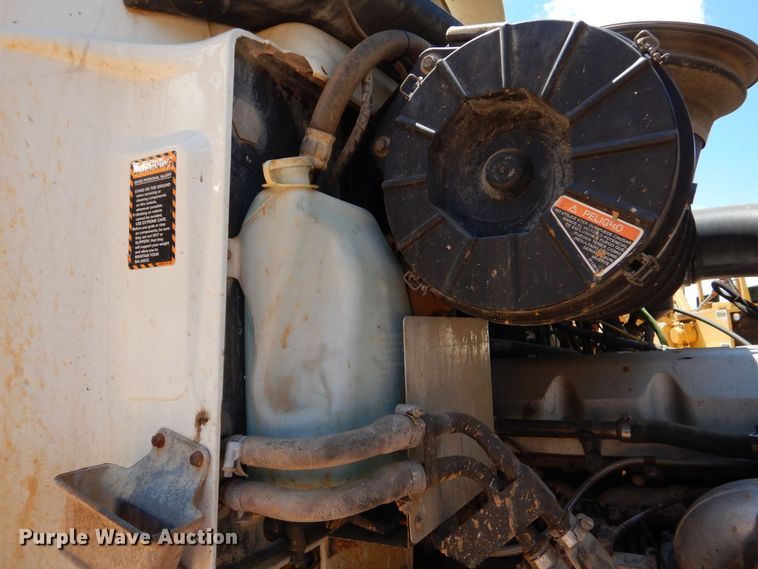 image for item DK6999 2010 Mack CHU613  semi truck