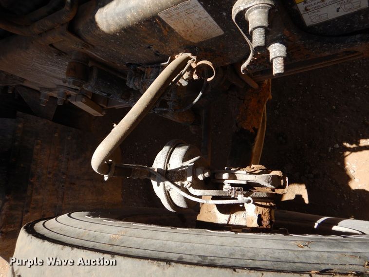 image for item DK6999 2010 Mack CHU613  semi truck